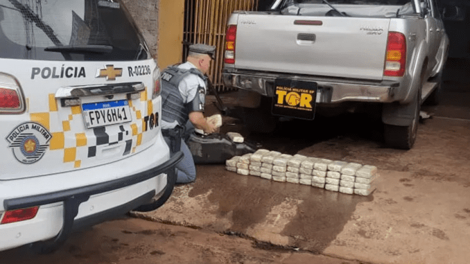 Casal De Ms Preso Quilos De Pasta Base De Coca Na Em Sp Nova