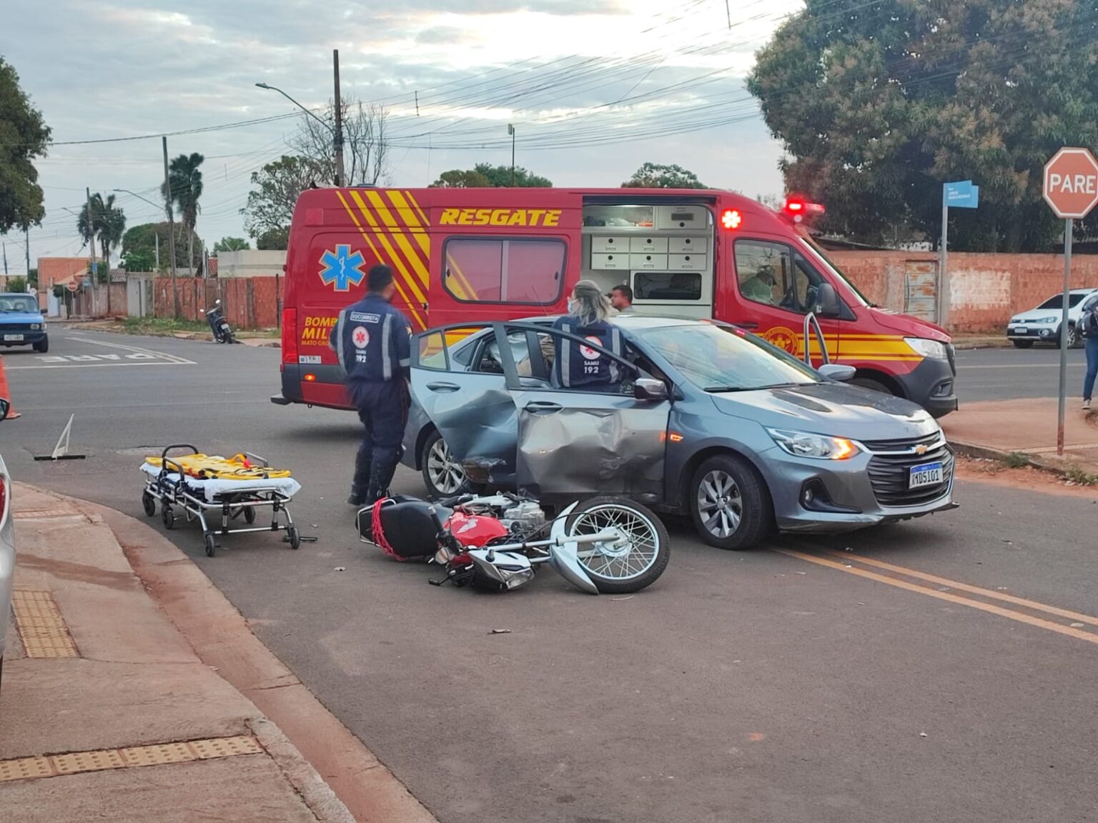 Vídeo mostra o exato momento da colisão entre carro e moto no Nova Lima