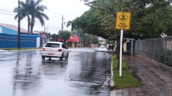 Manhã chuvosa, em Campo Grande, nesta terça; dia será de alerta para temporais (Foto: Liniker Ribeiro) Manhã chuvosa, em Campo Grande, nesta terça; dia será de alerta para temporais (Foto: Liniker Ribeiro)
