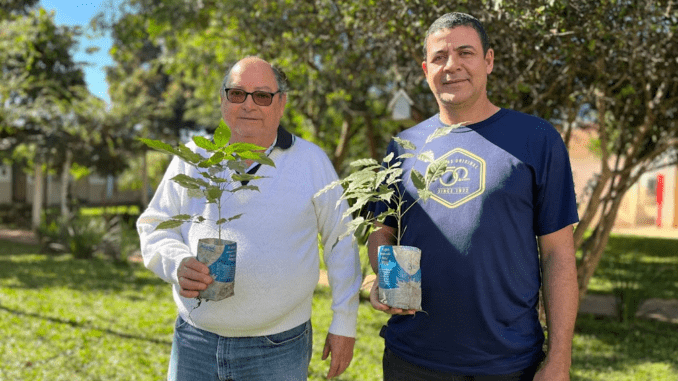 Presidente da SIRPHA — Mauri da Costa Lima e o Presidente do bairro Nova Lima Pedro Domingos Presidente da SIRPHA — Mauri da Costa Lima e o Presidente do bairro Nova Lima Pedro Domingos