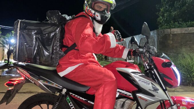 O motoentregador Fernando Bernadino Xavier - Reprodução