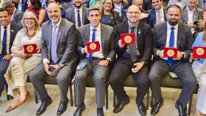 selo-ouro-compromisso-alfabetizacao_10-fevereiro-2025-730x480