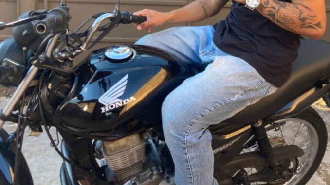 Moto furtada, uma Honda CG 125 Fan preta, placa HTM-7481 - Divulgação